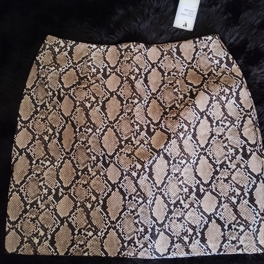 Mini Skirt - Picture 3 of 7